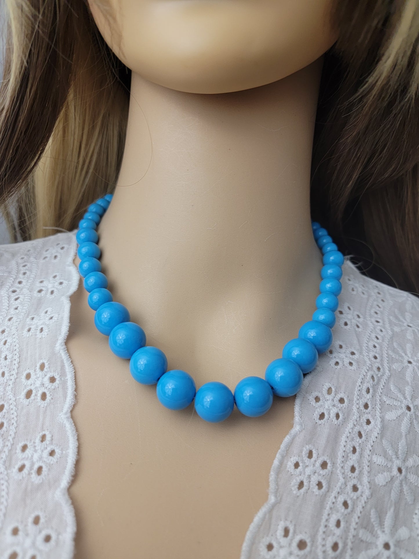 Trendy Graduated Lucite Beaded Choker Necklace 16 1/2" - Blue