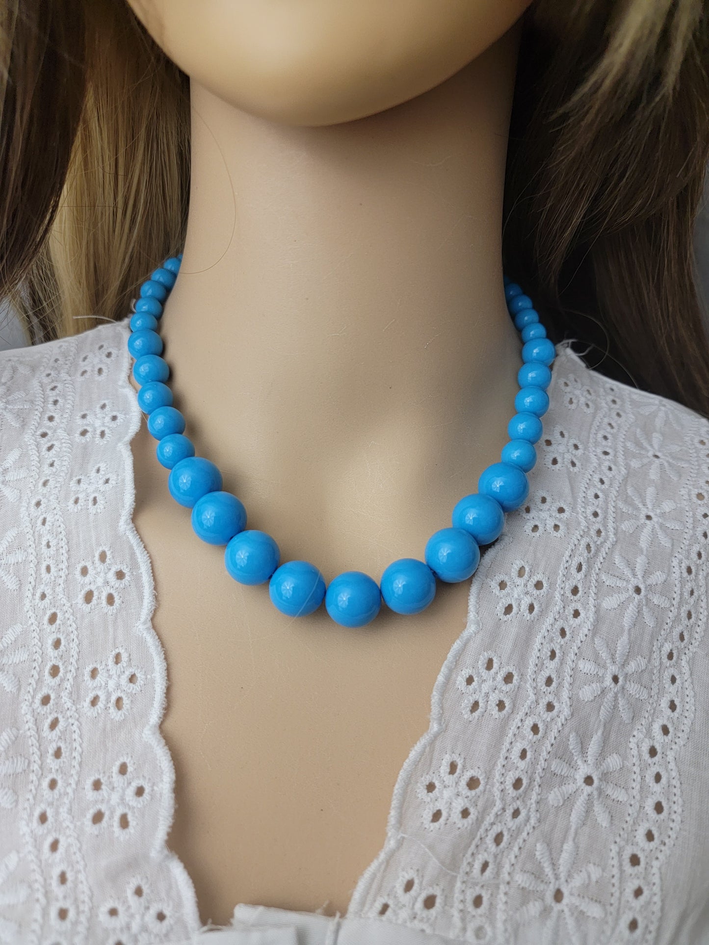Trendy Graduated Lucite Beaded Choker Necklace 16 1/2" - Blue