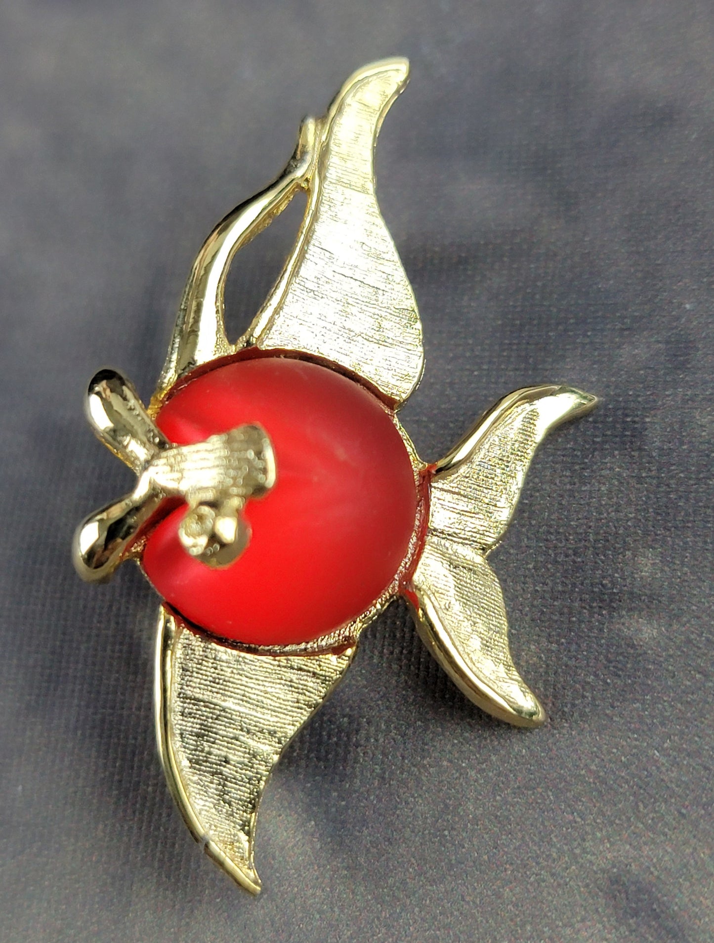 Vintage Jelly Belly Small Red Angel Fish Gold Tone Brooch Pin 1 3/4"